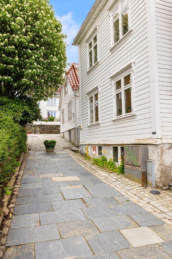 Behind Bryggen - Renovated - Budget Friendly Bergen Buitenkant foto